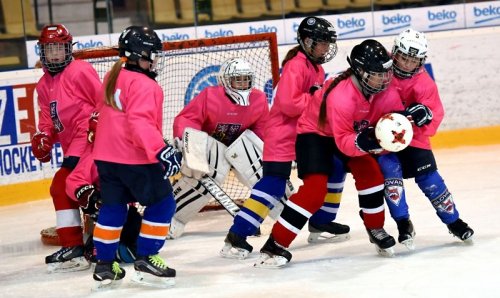 Světový víkend dívčího hokeje v UH 3  